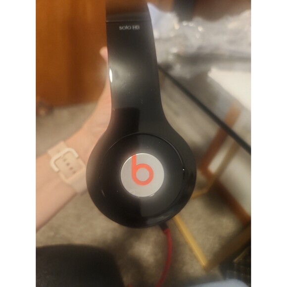 Beats Solo HD on-ear headphones with cable & case, black with red - Picture 6 of 9